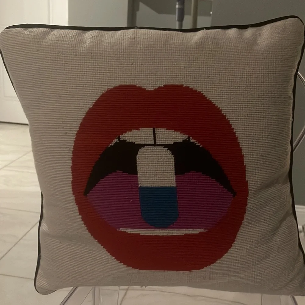 Not for sale. Could not get taken down off Poshmark *******